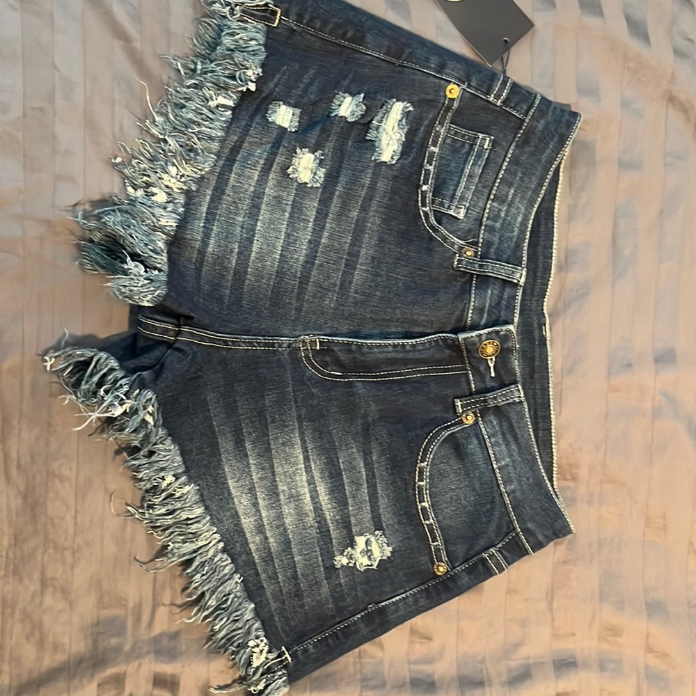 Cut off shorts